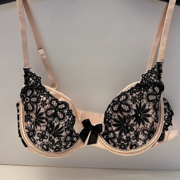 Victoria's Secret Other - Victoria’s Secret unlined Demi Buste non double Bra size 34B